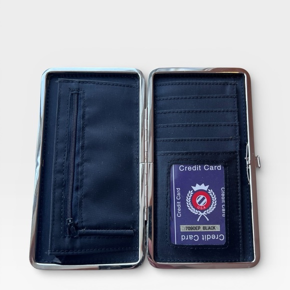 Elegant Black and Silver Checkered Wallet - Picture 7 of 7